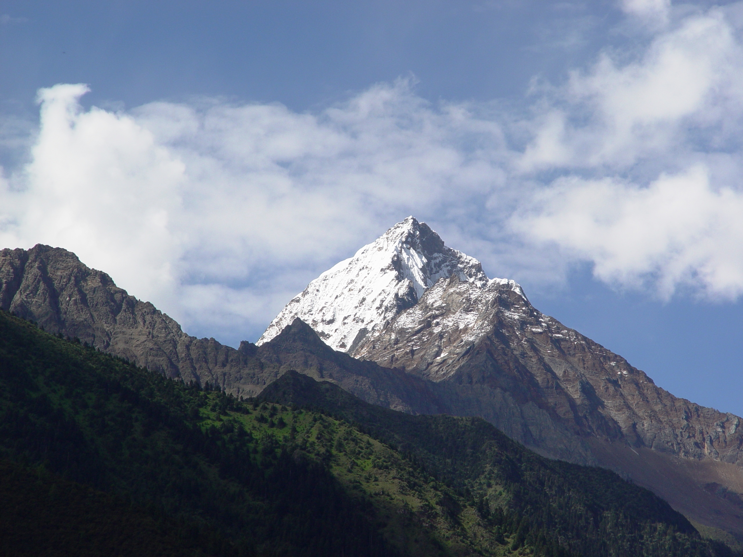 写出体现<em>神女峰特点</em>的词语-三峡<em>神女峰</em>景点宣