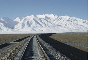 青藏铁路:是中华人民共和国青海省西宁市至西藏自治区拉萨市的铁路