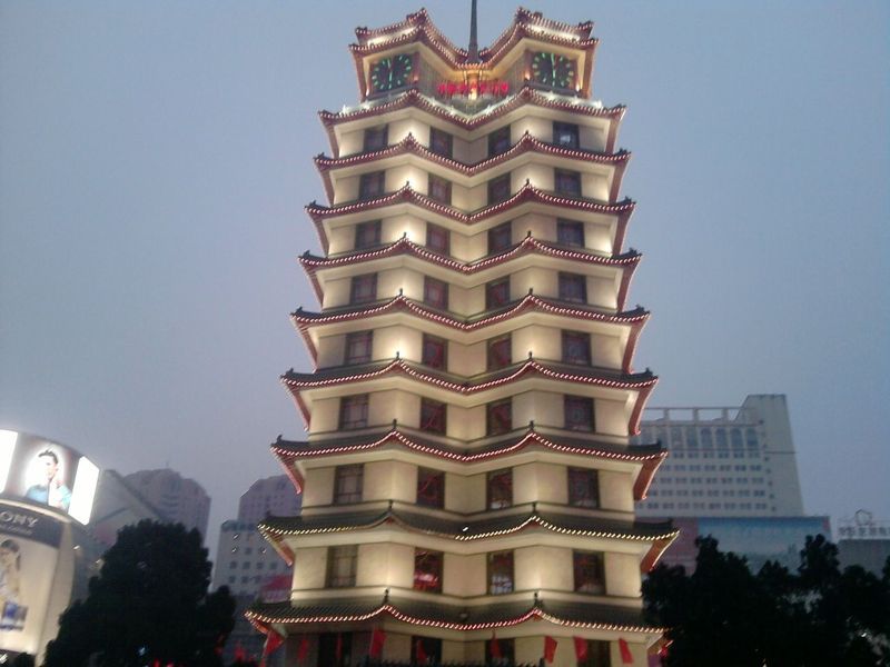 郑州市的地标建筑郑州二七纪念塔当选"河南当代最美建筑"榜首