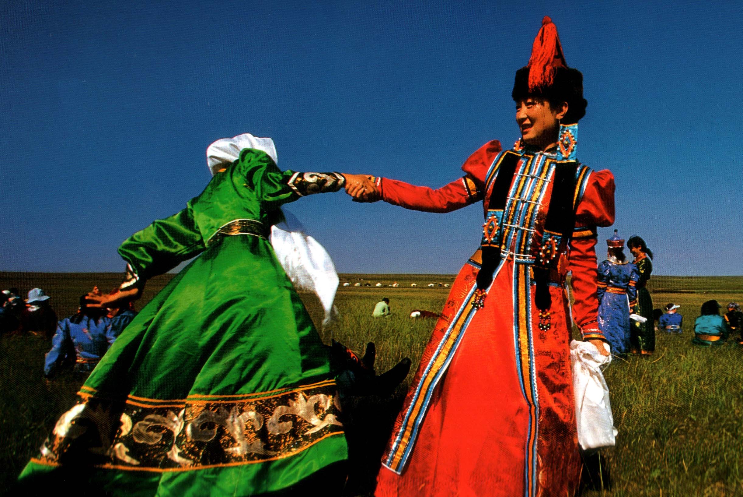 蒙古族的家庭,一般以夫妻和未婚子女组成