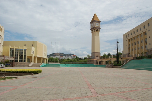 青岛二中不上国际部能出国留学吗