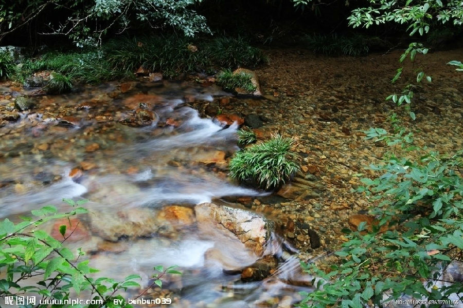 涓涓细流_涓涓细流汇成大海_涓涓细流的意思