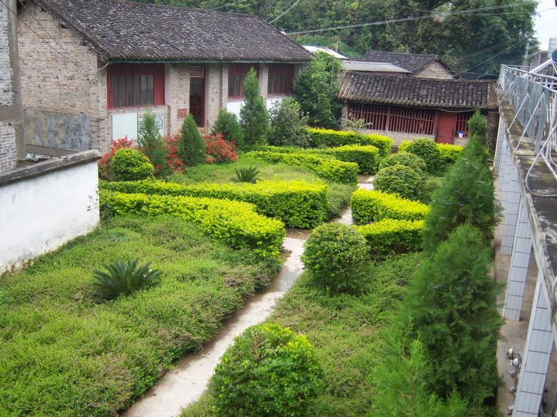 村委会给高中贫困生出示证明是怎么写的?