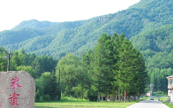 茶香飘万里 吉林    朱雀山距离松花湖仅4公里,最高峰为寻梦峰(又名